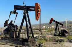 Ορυκτά καύσιμα - Αγωγή της Καλιφόρνια στους γίγαντες της πετρελαιοβιομηχανίας