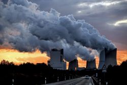 Η κλιματική κρίση κοστίζει 16 εκατ. δολ. την ώρα λόγω καταστροφών